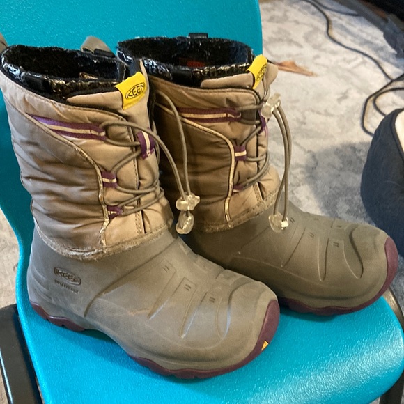 COPY - Keen grey and purple winter boots - Picture 1 of 11